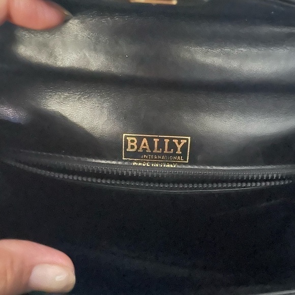Authentic Bally Handbag/ Shoulder Bag with adjustable strap - Picture 5 of 13